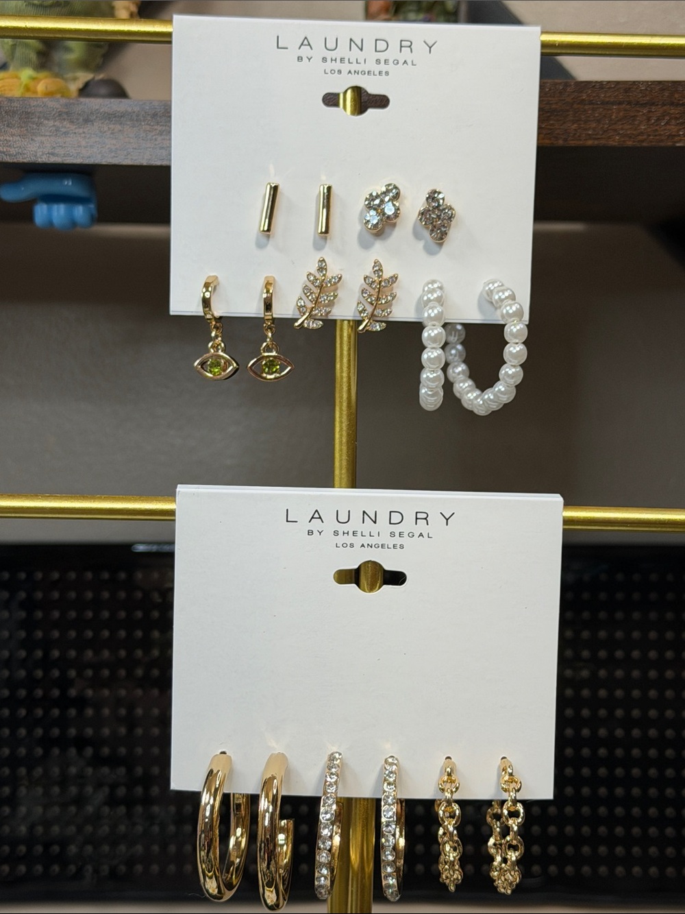 Laundry By Shelli Segal Gold and White Pearl Earring Set 8 Pair D9